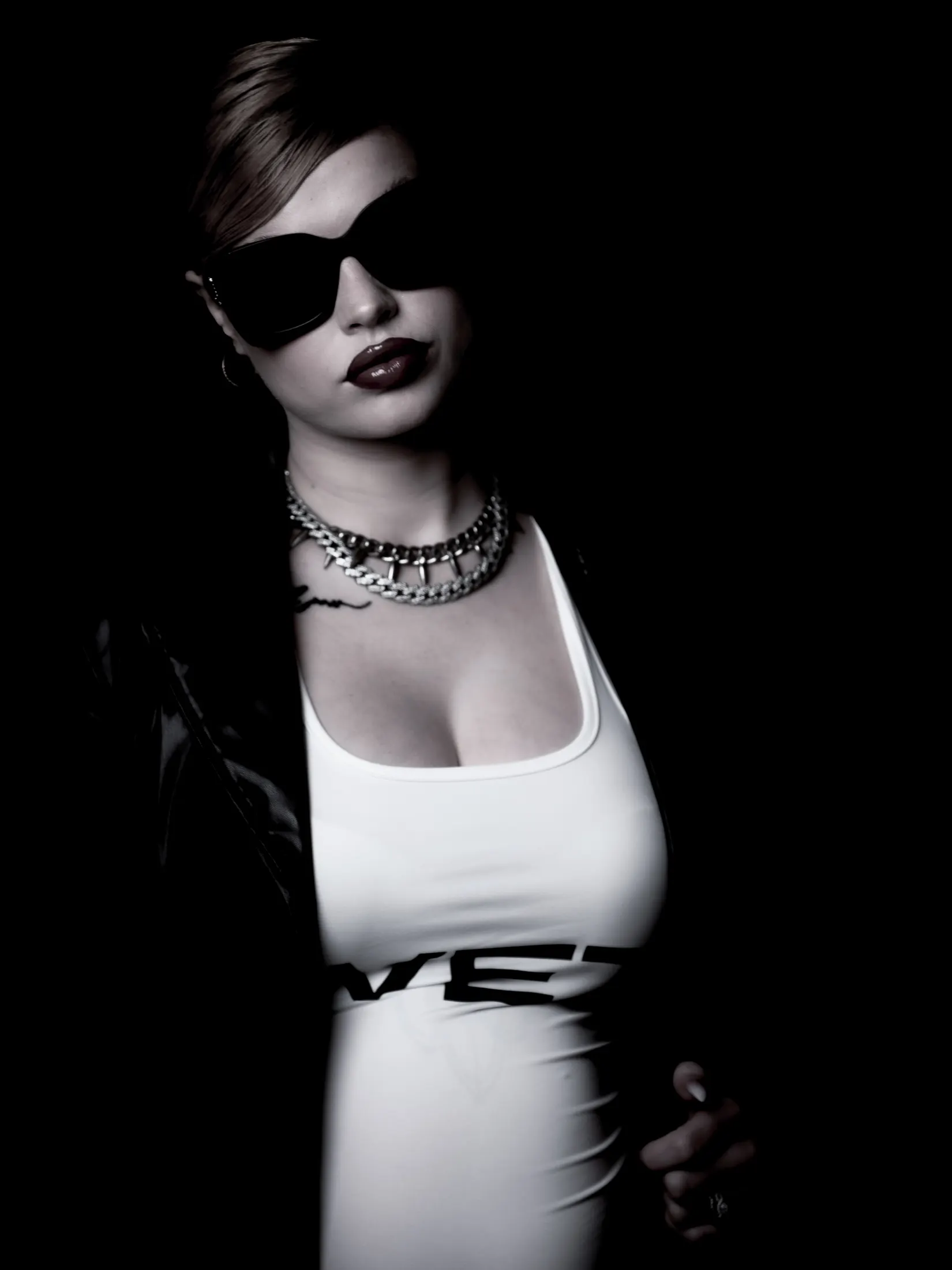 Royalle Modeling x Leather On Me, photograph 2